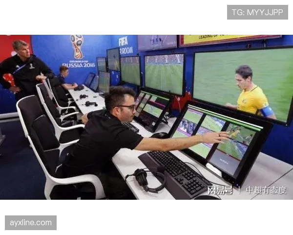 耳机裁判系统如何影响场上判罚？揭秘沟通机制与规则执行逻辑